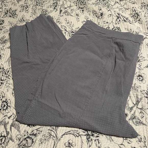 Porophrase plus size capris - Picture 5 of 7